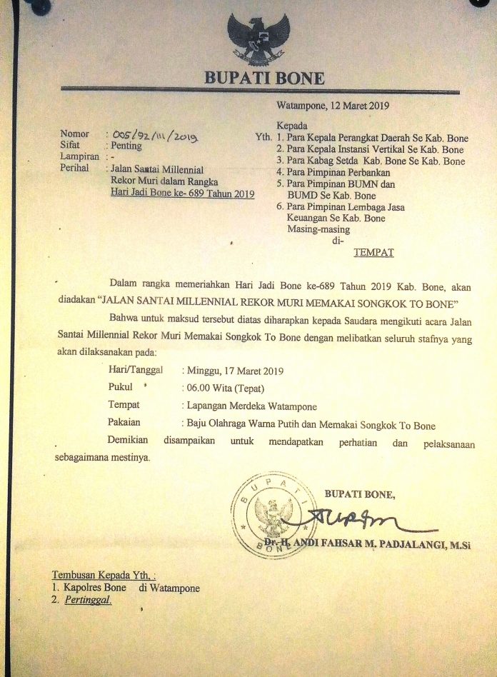 Jalan Santai Milenial Pakai Songkok To Bone Akan Pecahkan Rekor Muri Tahun 2019