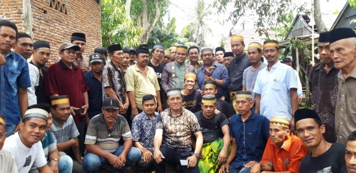 Bupati Bone Kunjungi Pusat Pembuatan “Kawali Mangkau Pattappulo Panre”