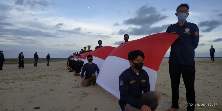 PEMBENTANGAN MERAH PUTIH DI GUSUNG PASI – PASI CAPPA UJUNG